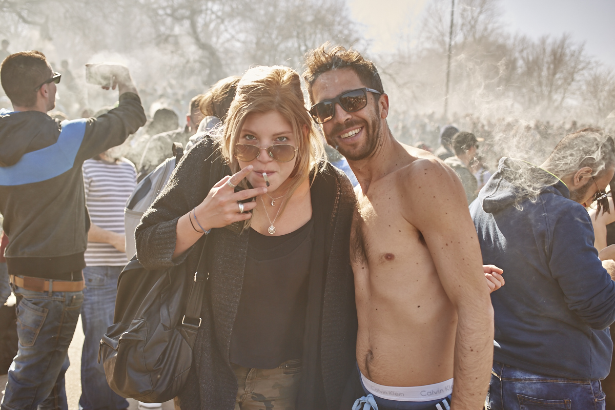 Les Québécois sua' grosse puff hier pour le 420 au Mont-Royal