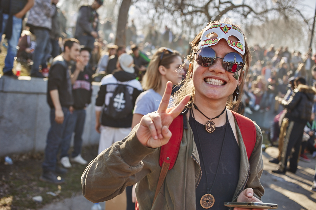 Les Québécois sua' grosse puff hier pour le 420 au Mont-Royal