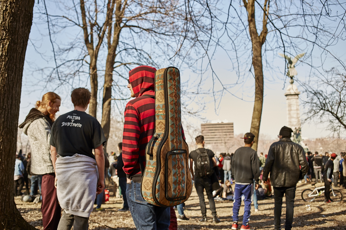 Les Québécois sua' grosse puff hier pour le 420 au Mont-Royal
