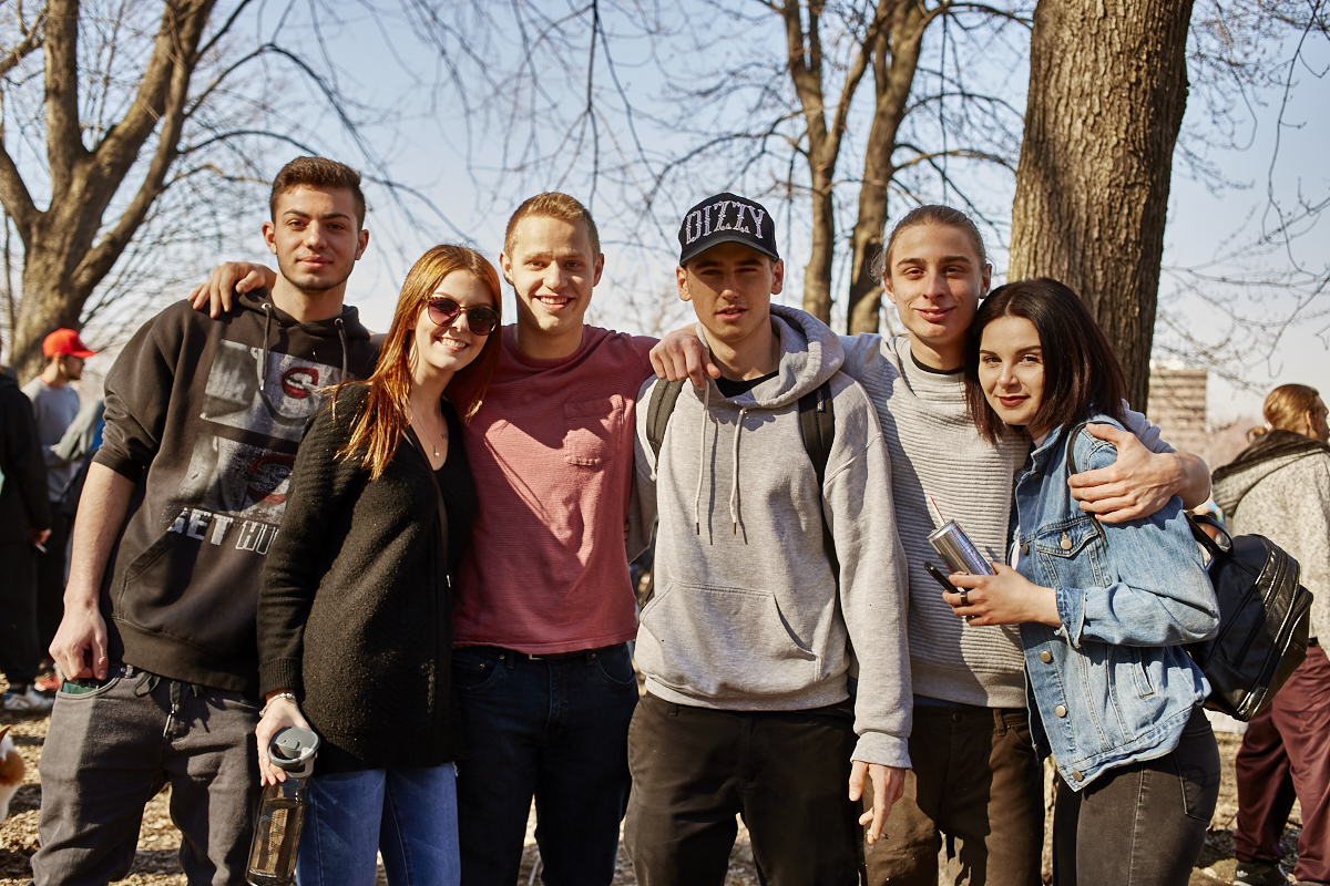 Les Québécois sua' grosse puff hier pour le 420 au Mont-Royal