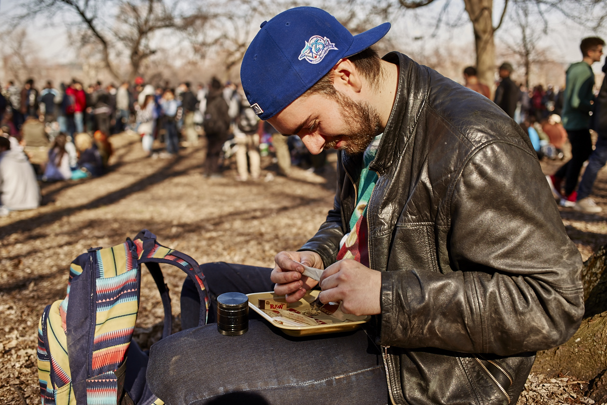 Les Québécois sua' grosse puff hier pour le 420 au Mont-Royal