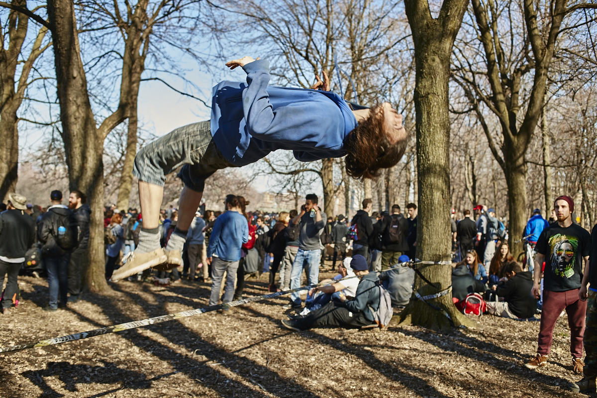 Les Québécois sua' grosse puff hier pour le 420 au Mont-Royal