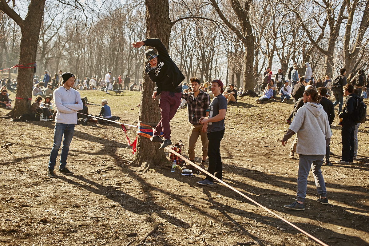 Les Québécois sua' grosse puff hier pour le 420 au Mont-Royal