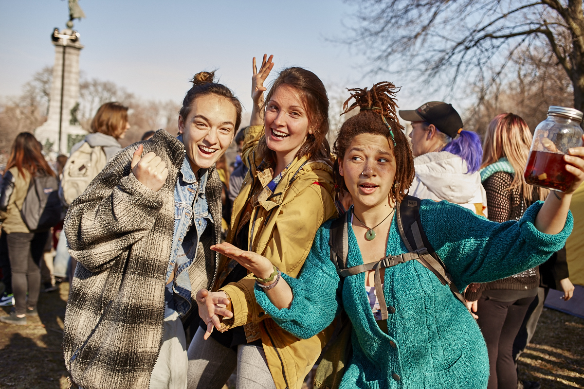 Les Québécois sua' grosse puff hier pour le 420 au Mont-Royal