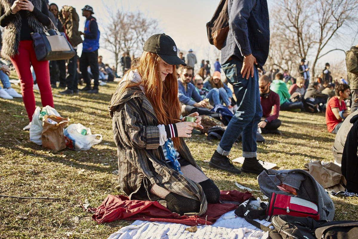 Les Québécois sua' grosse puff hier pour le 420 au Mont-Royal