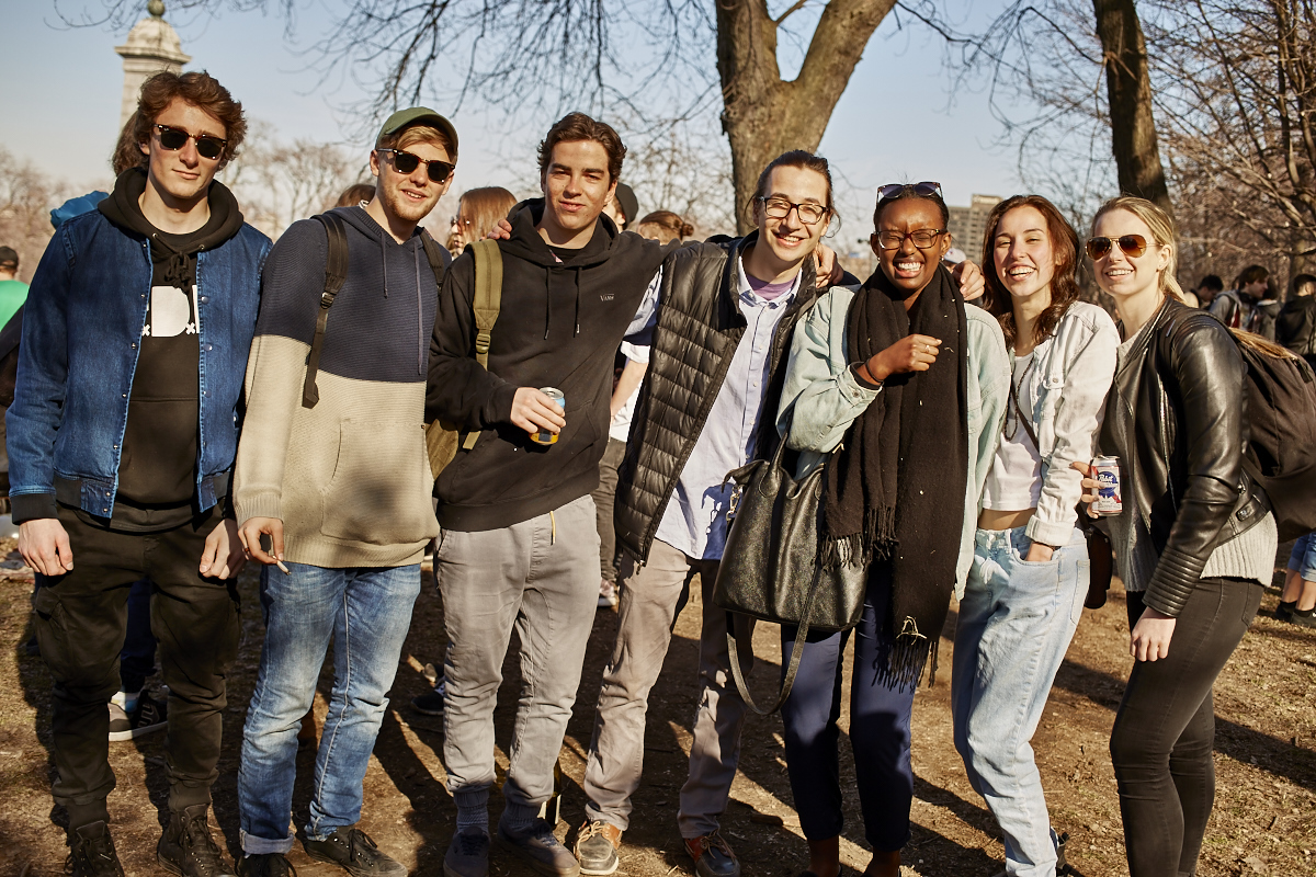 Les Québécois sua' grosse puff hier pour le 420 au Mont-Royal