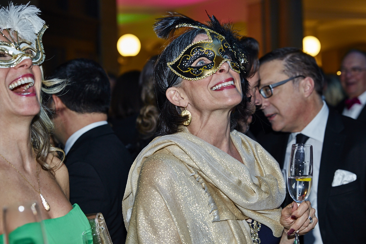 Bal de la Jonquille 2016: plumes, perles, masques pour une soirée Mardi Gras complètement folle