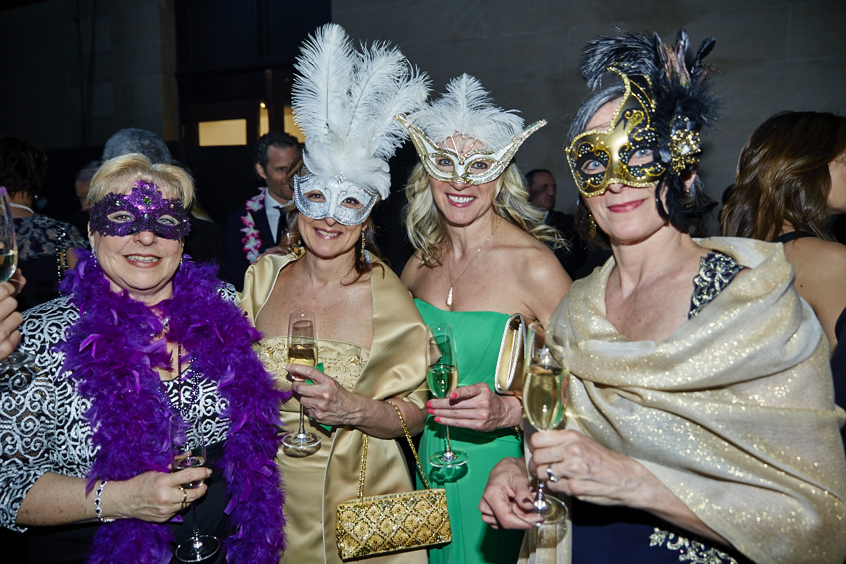 Bal de la Jonquille 2016: plumes, perles, masques pour une soirée Mardi Gras complètement folle