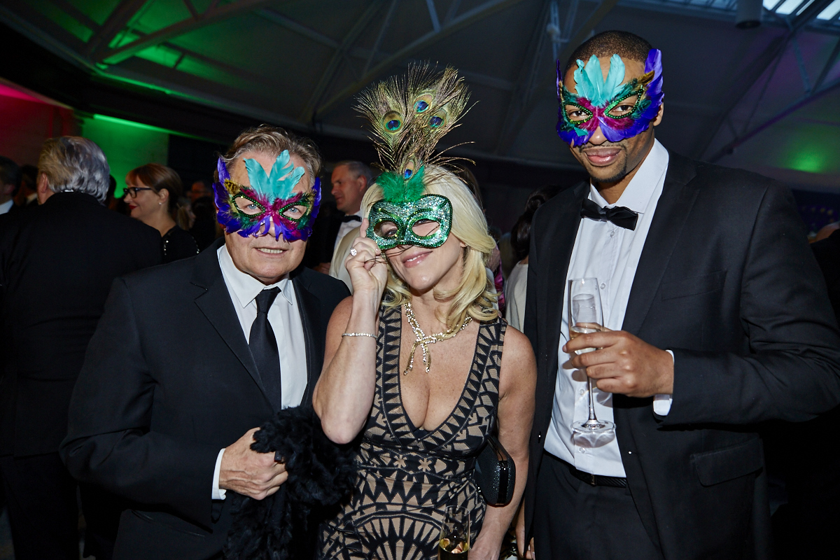 Bal de la Jonquille 2016: plumes, perles, masques pour une soirée Mardi Gras complètement folle