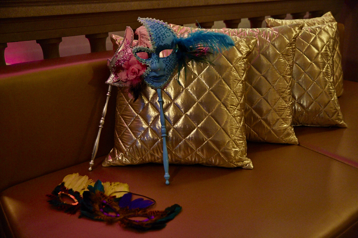 Bal de la Jonquille 2016: plumes, perles, masques pour une soirée Mardi Gras complètement folle