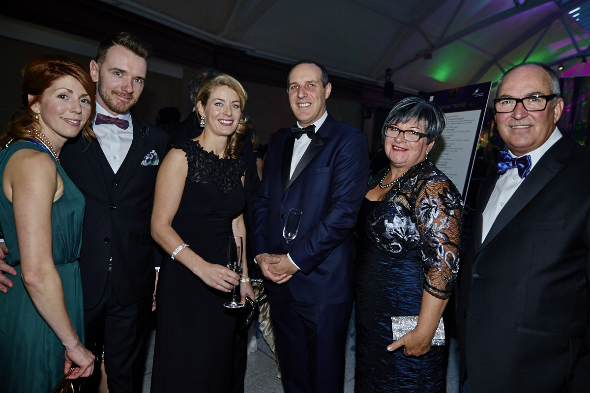 Bal de la Jonquille 2016: plumes, perles, masques pour une soirée Mardi Gras complètement folle