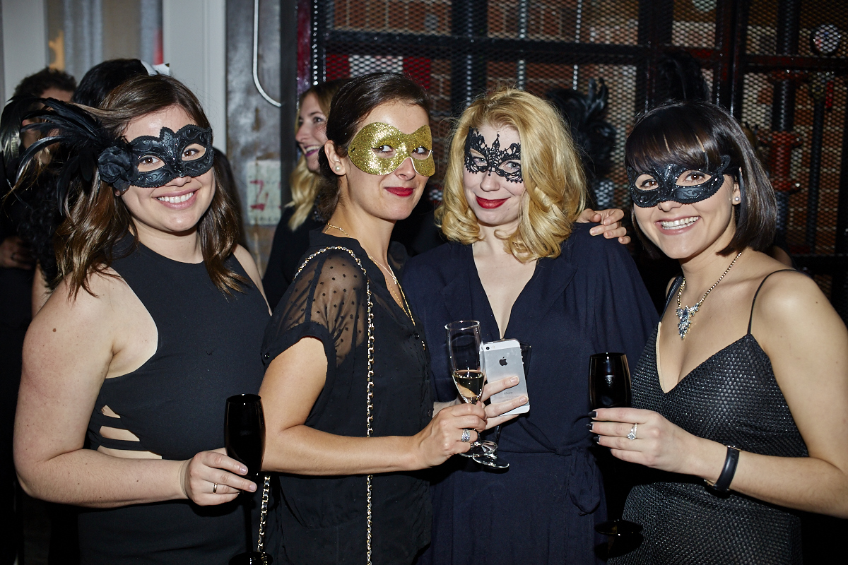 Bal en noir 2016: ambiance mystérieuse et sexy aux Entrepôts Dominion hier