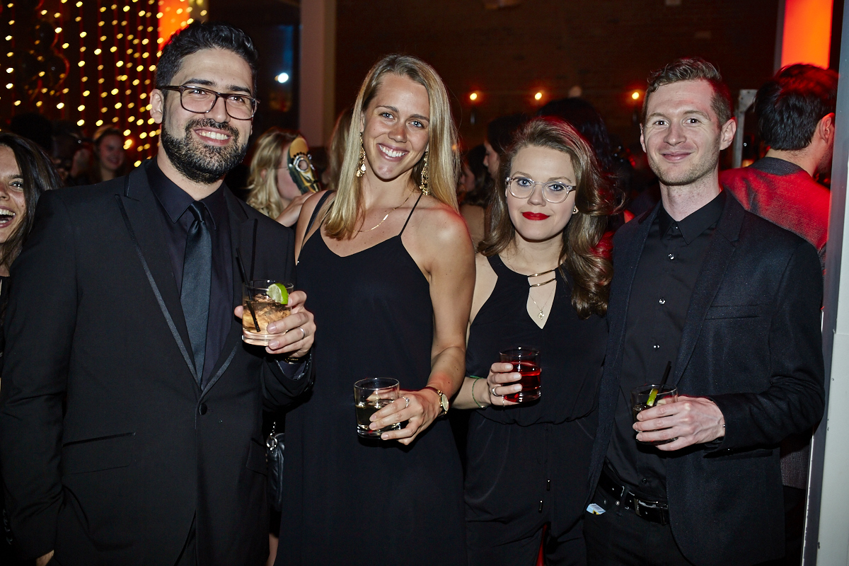 Bal en noir 2016: ambiance mystérieuse et sexy aux Entrepôts Dominion hier