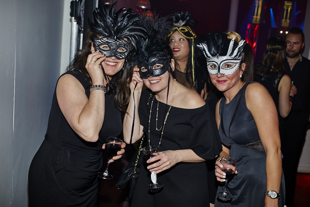 Bal en noir 2016: ambiance mystérieuse et sexy aux Entrepôts Dominion hier