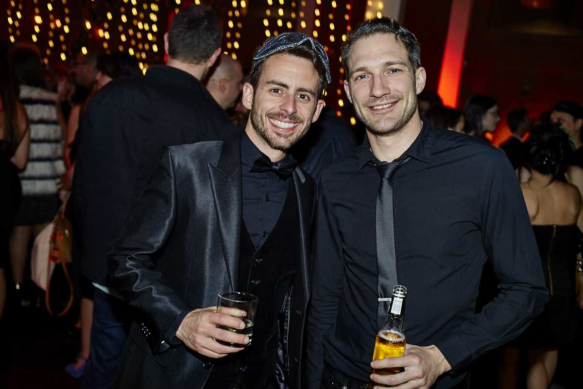 Bal en noir 2016: ambiance mystérieuse et sexy aux Entrepôts Dominion hier