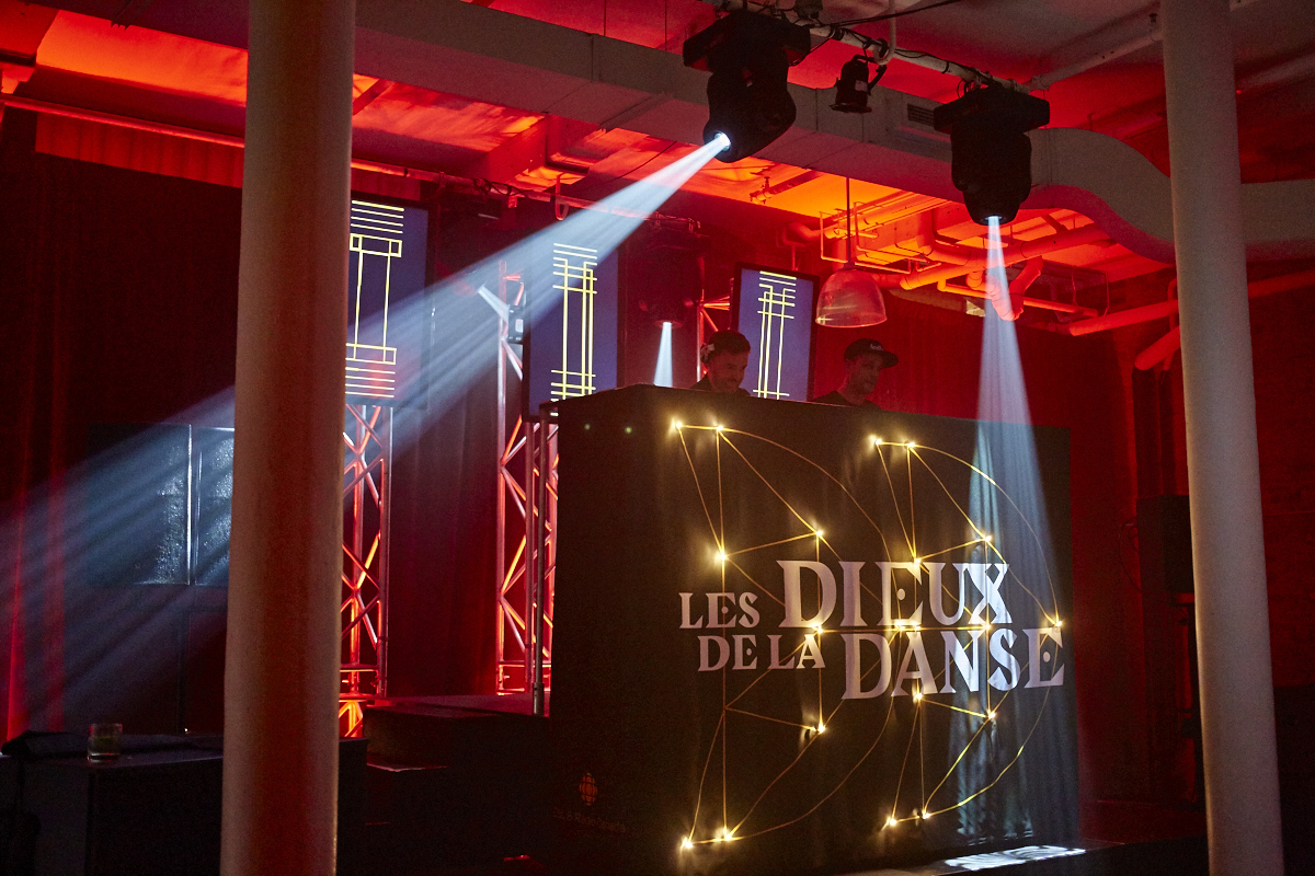 Bal en noir 2016: ambiance mystérieuse et sexy aux Entrepôts Dominion hier