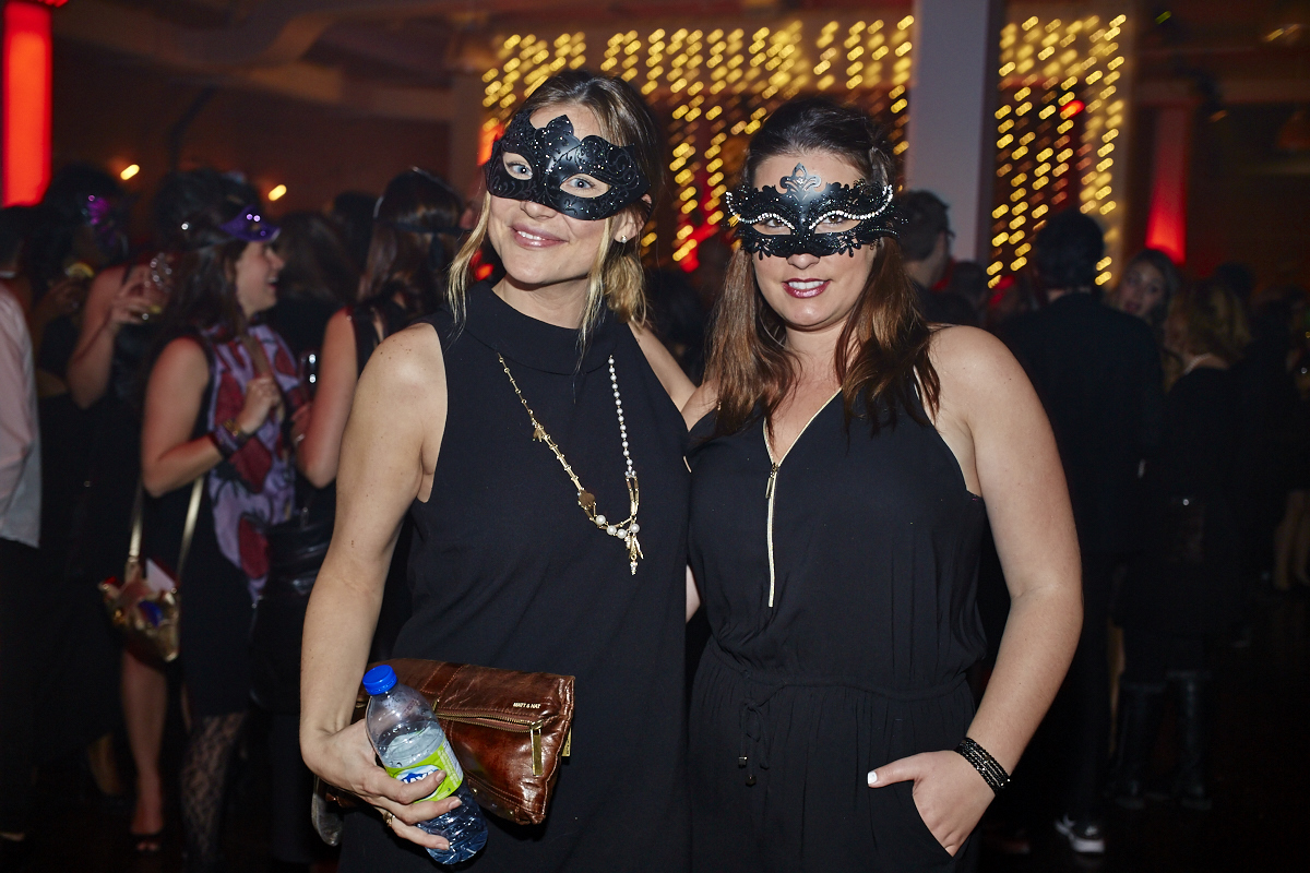 Bal en noir 2016: ambiance mystérieuse et sexy aux Entrepôts Dominion hier