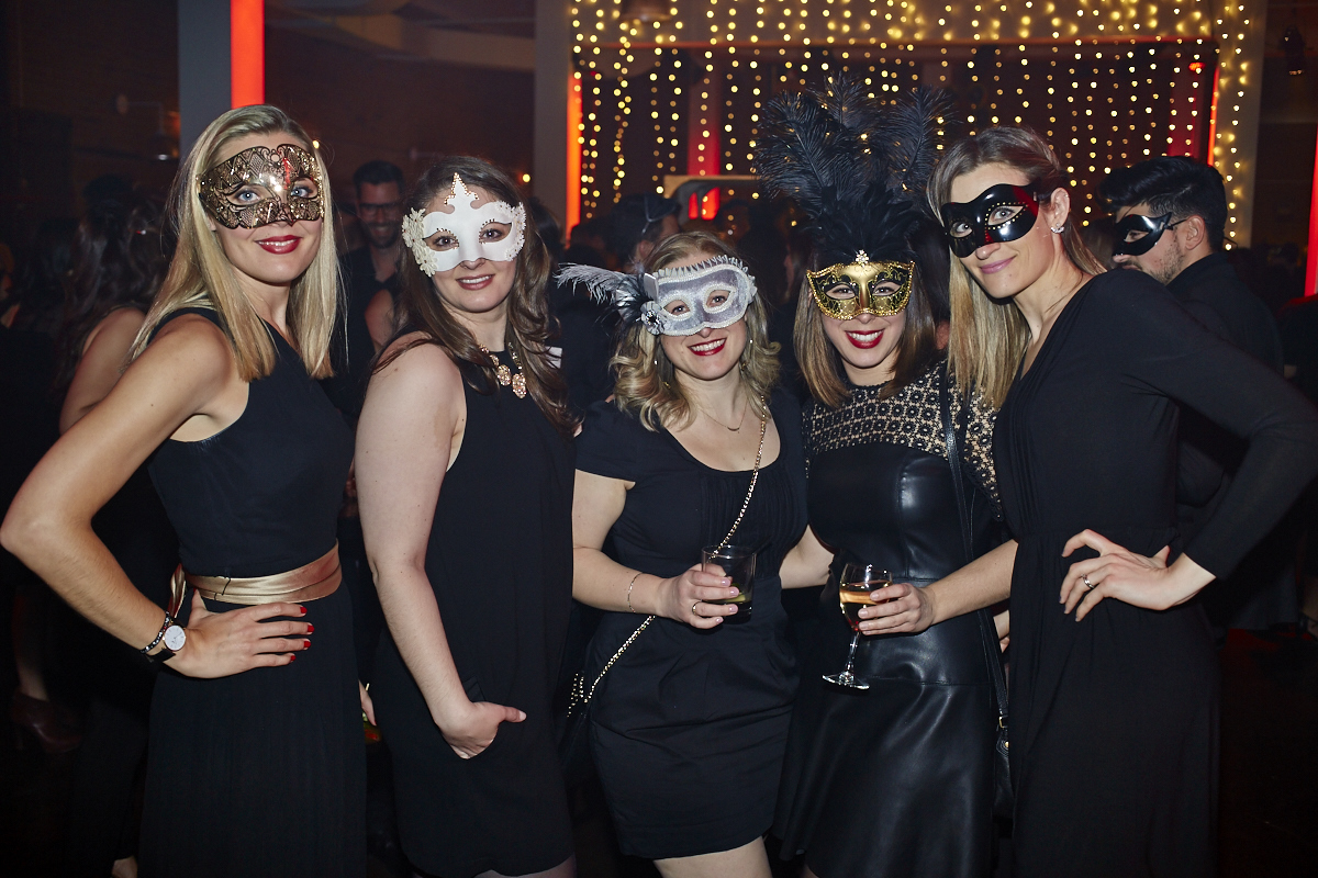 Bal en noir 2016: ambiance mystérieuse et sexy aux Entrepôts Dominion hier