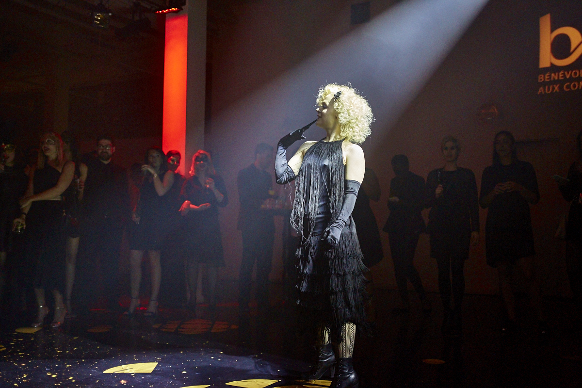 Bal en noir 2016: ambiance mystérieuse et sexy aux Entrepôts Dominion hier