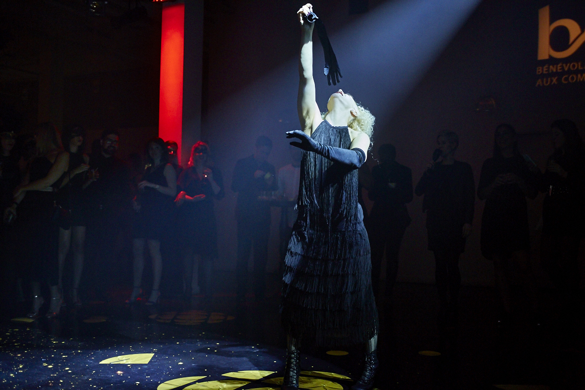 Bal en noir 2016: ambiance mystérieuse et sexy aux Entrepôts Dominion hier