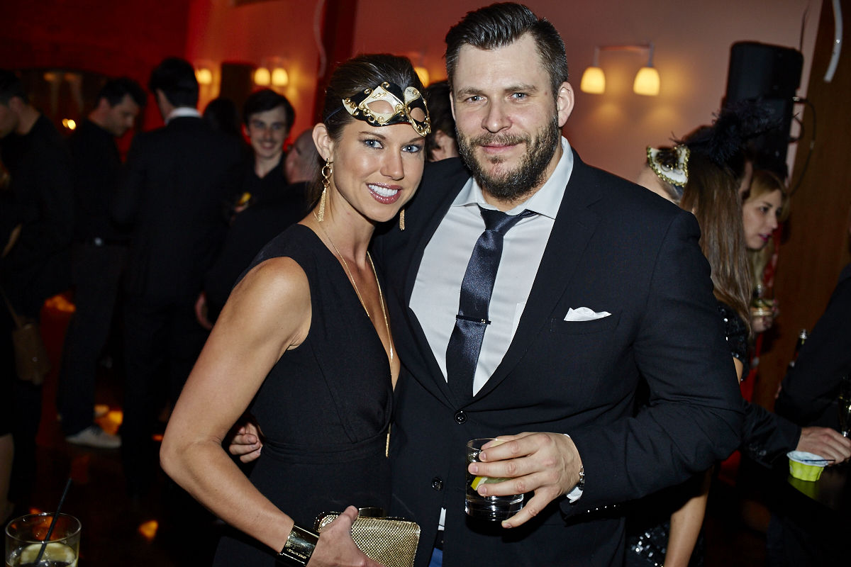 Bal en noir 2016: ambiance mystérieuse et sexy aux Entrepôts Dominion hier