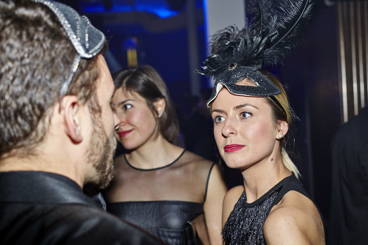 Bal en noir 2016: ambiance mystérieuse et sexy aux Entrepôts Dominion hier