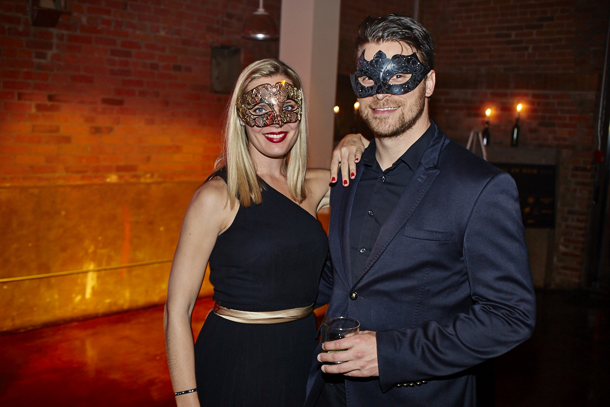 Bal en noir 2016: ambiance mystérieuse et sexy aux Entrepôts Dominion hier