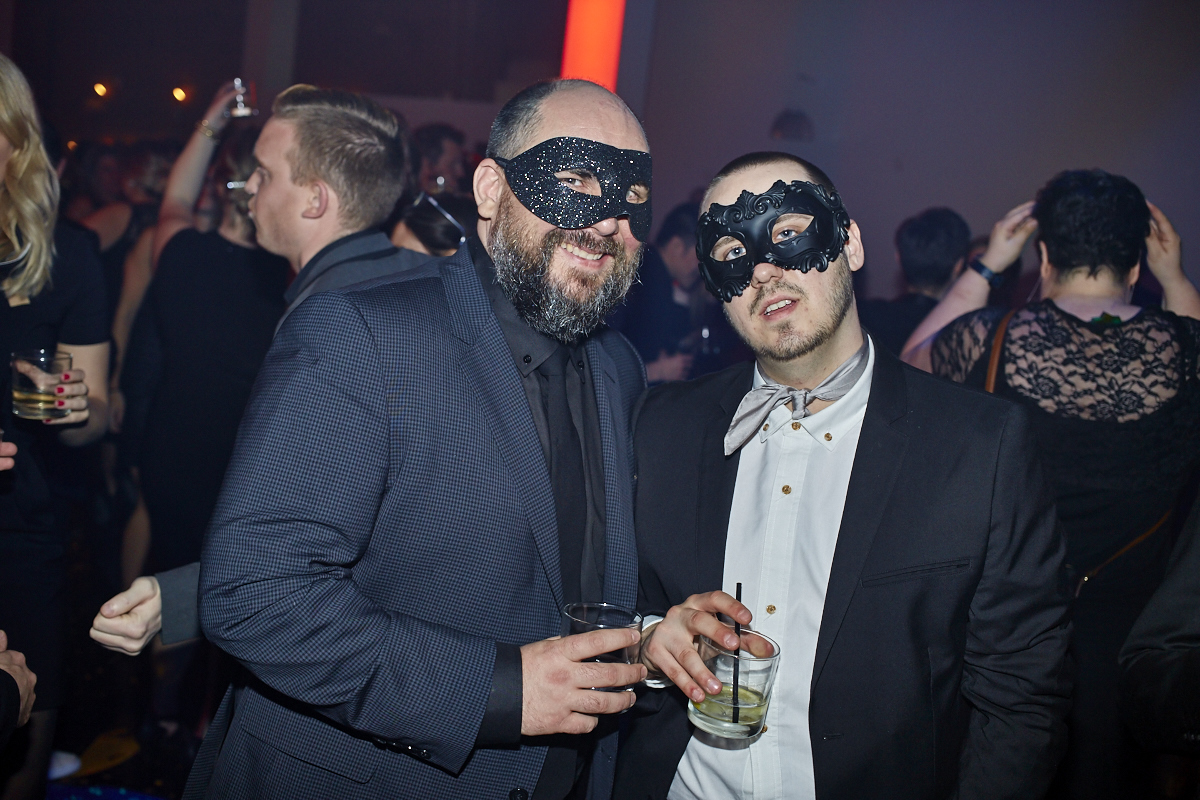 Bal en noir 2016: ambiance mystérieuse et sexy aux Entrepôts Dominion hier