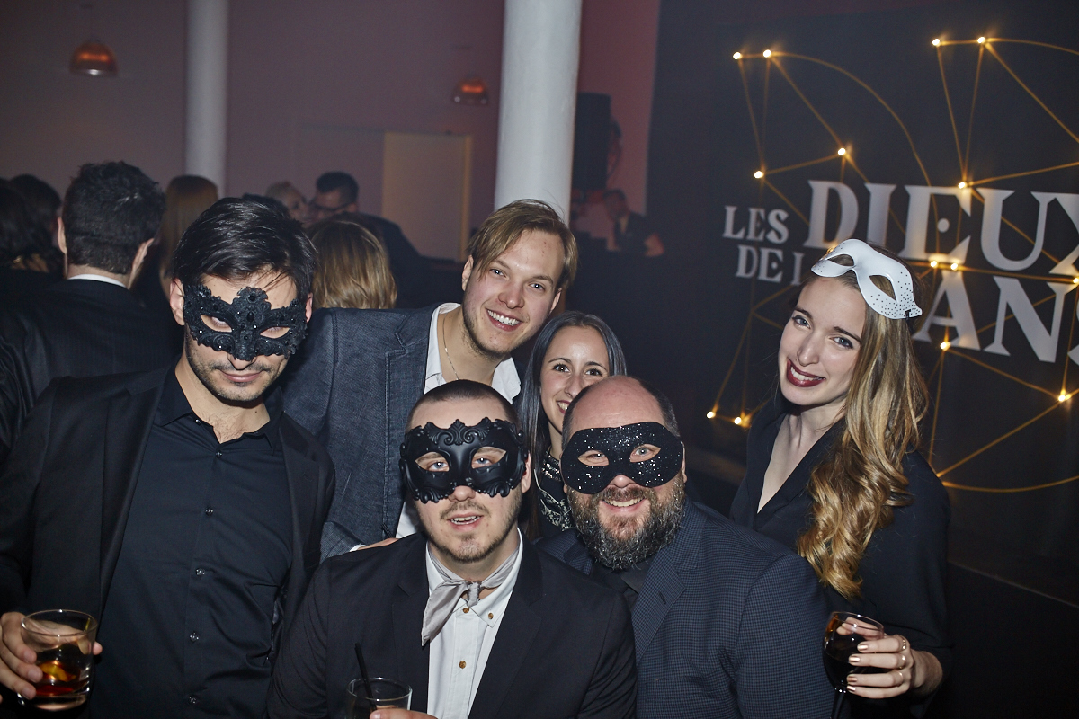 Bal en noir 2016: ambiance mystérieuse et sexy aux Entrepôts Dominion hier