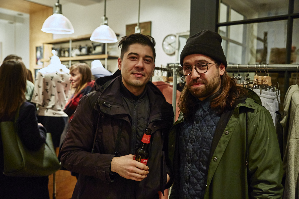 Odeyalo lance sa folle collection de vêtements unisexes à la boutique Lowell