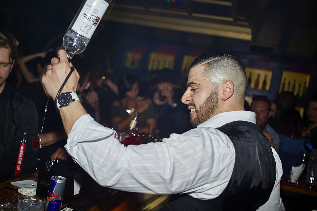Ambiance chaude pour le 2e anniversaire des « Bazaar Wednesdays » au Club Peopl avec DJ Skratch Bastid