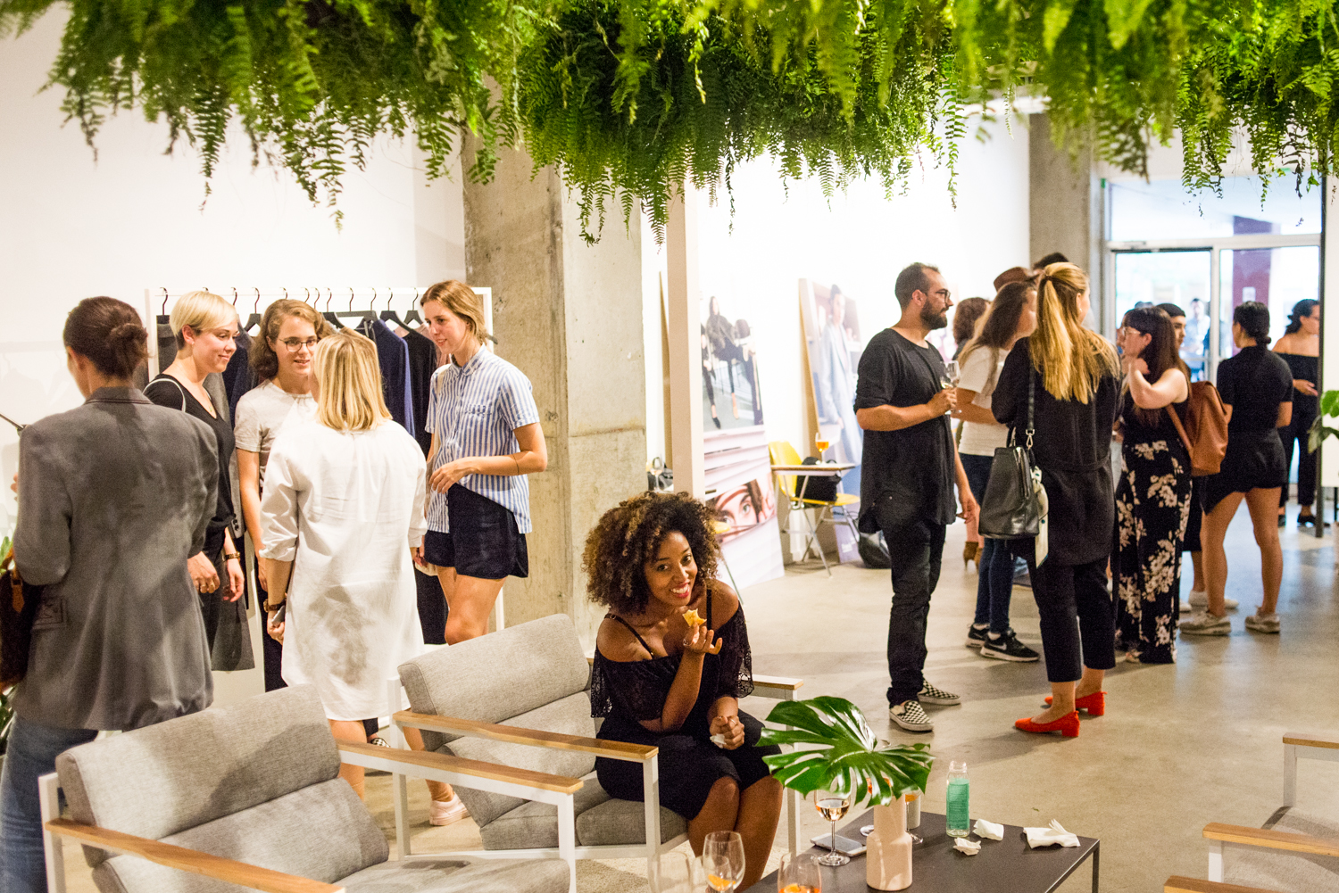 Frank + Oak lance une première collection pour femmes très (trop?) sobre