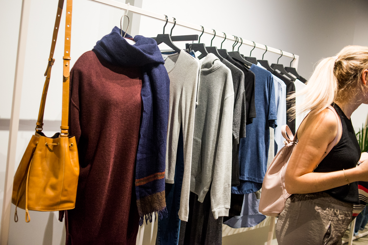 Frank + Oak lance une première collection pour femmes très (trop?) sobre