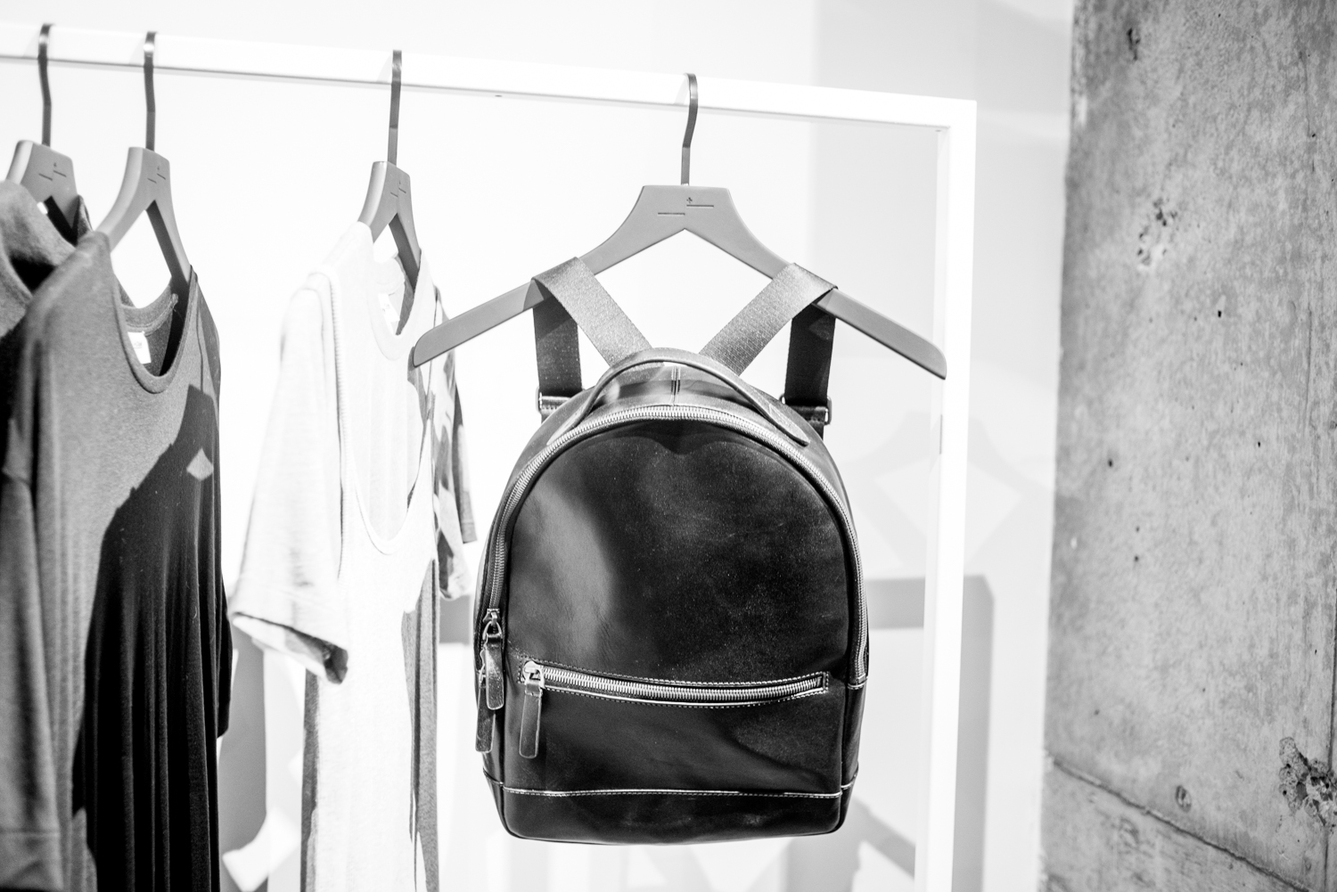 Frank + Oak lance une première collection pour femmes très (trop?) sobre