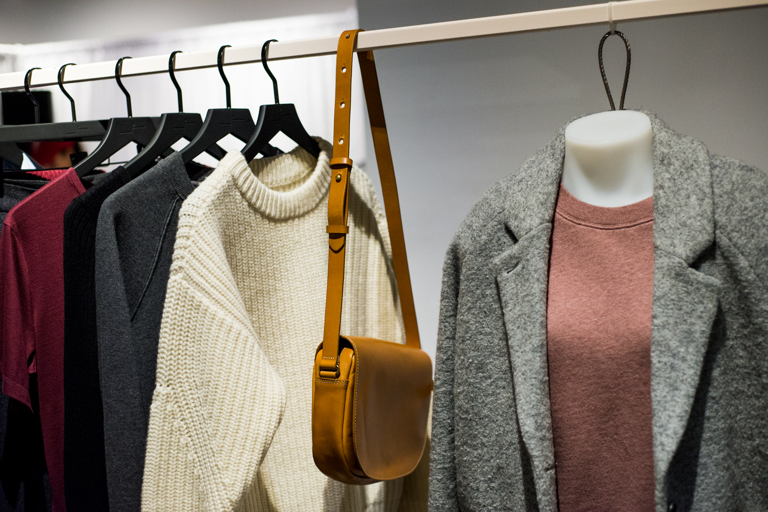 Frank + Oak lance une première collection pour femmes très (trop?) sobre