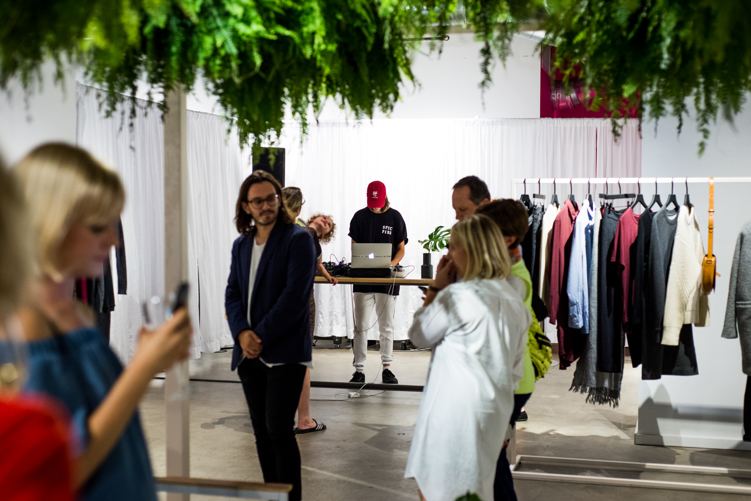 Frank + Oak lance une première collection pour femmes très (trop?) sobre