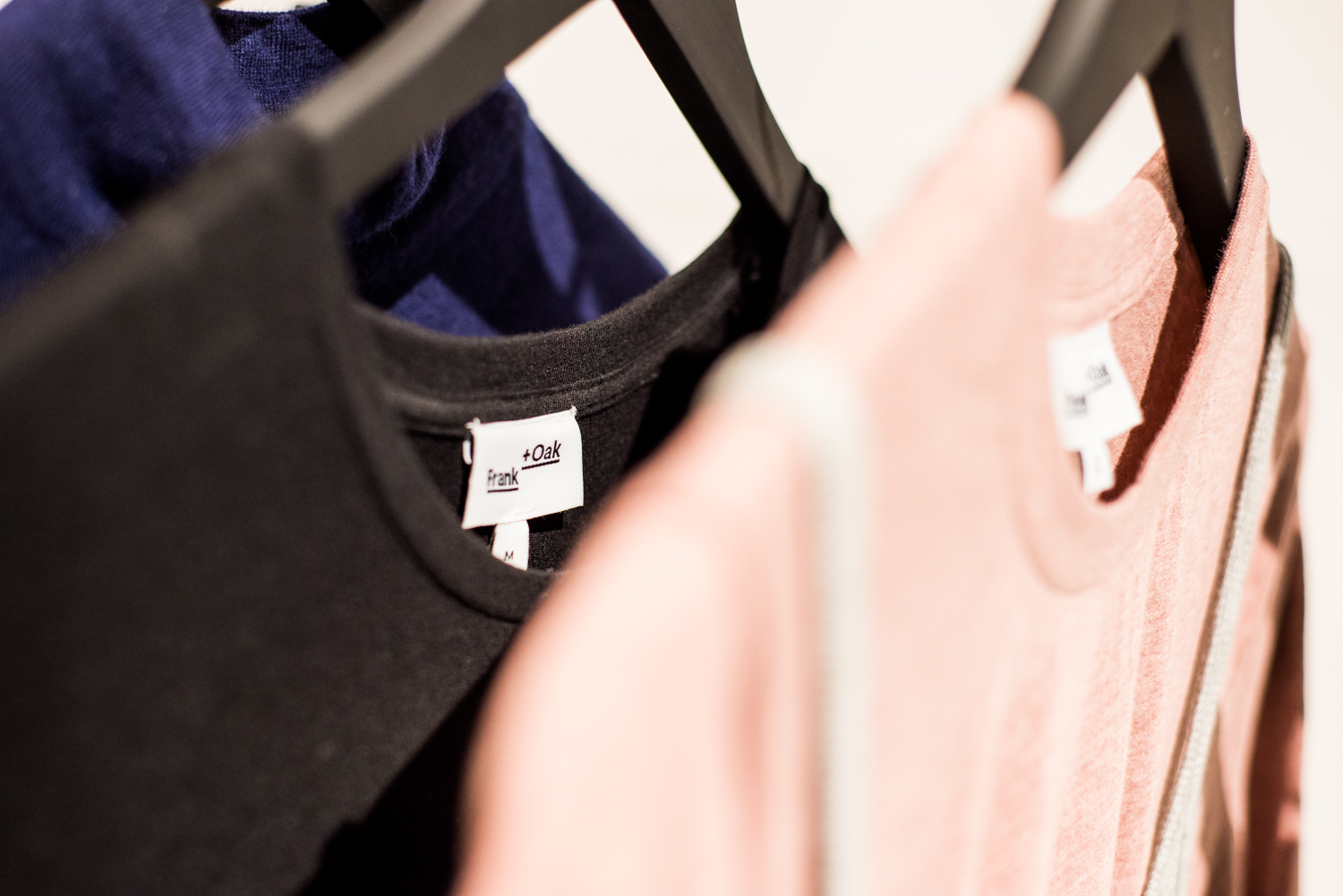 Frank + Oak lance une première collection pour femmes très (trop?) sobre