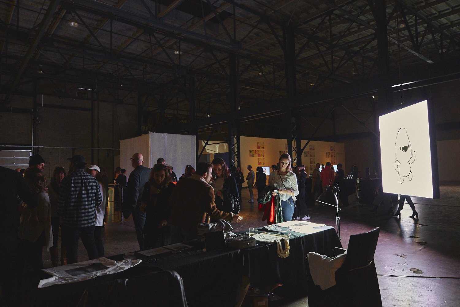 250 belles paires de fesses rassemblées à l'Arsenal hier soir!