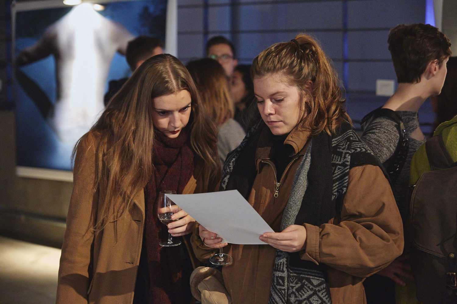 250 belles paires de fesses rassemblées à l'Arsenal hier soir!