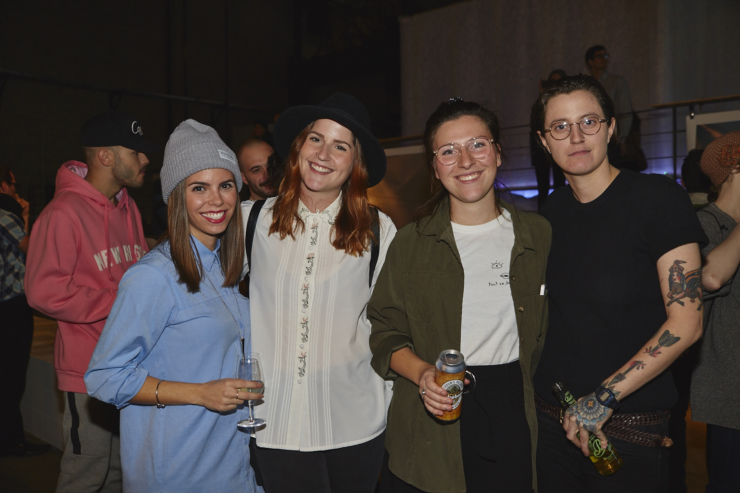 250 belles paires de fesses rassemblées à l'Arsenal hier soir!