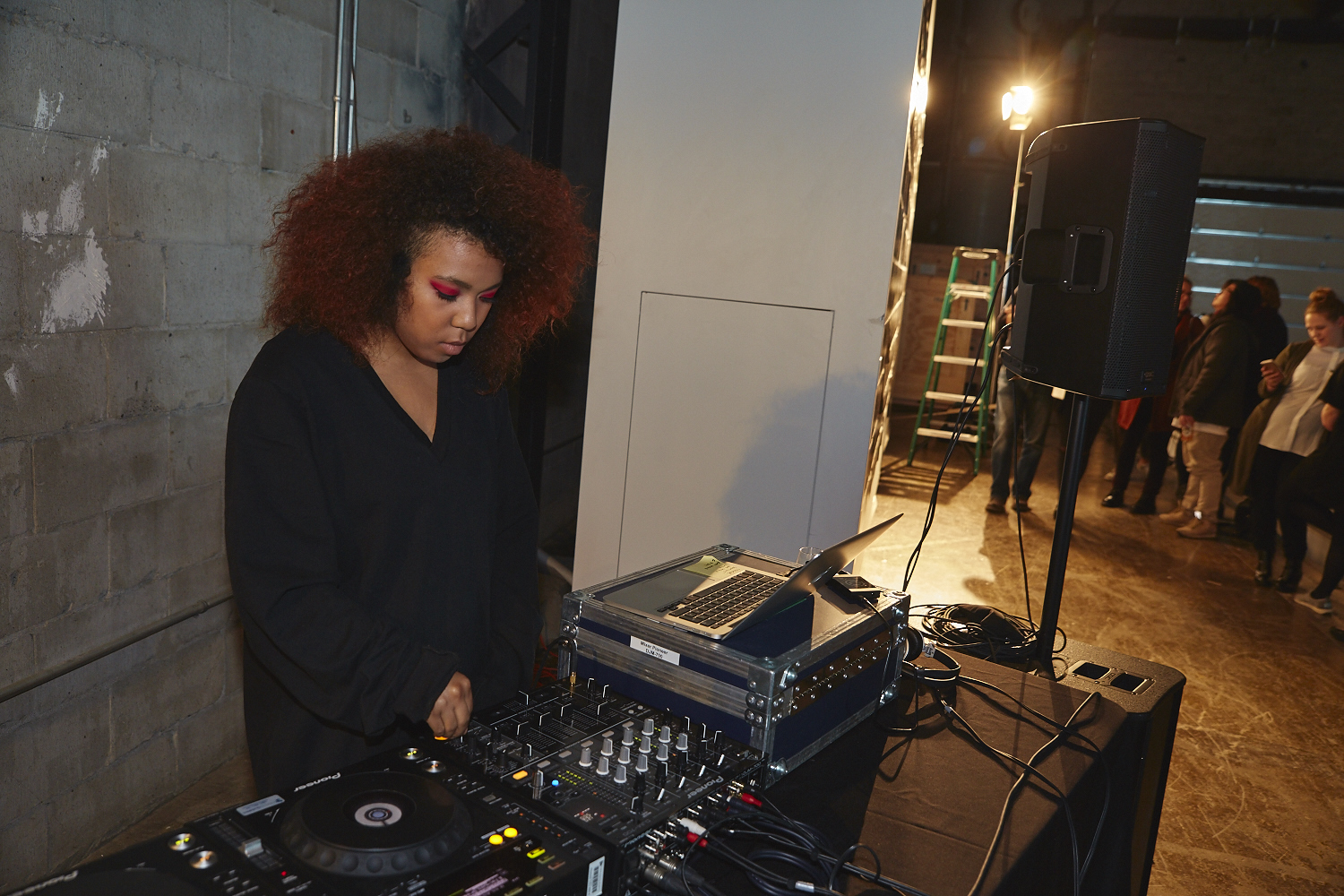 250 belles paires de fesses rassemblées à l'Arsenal hier soir!