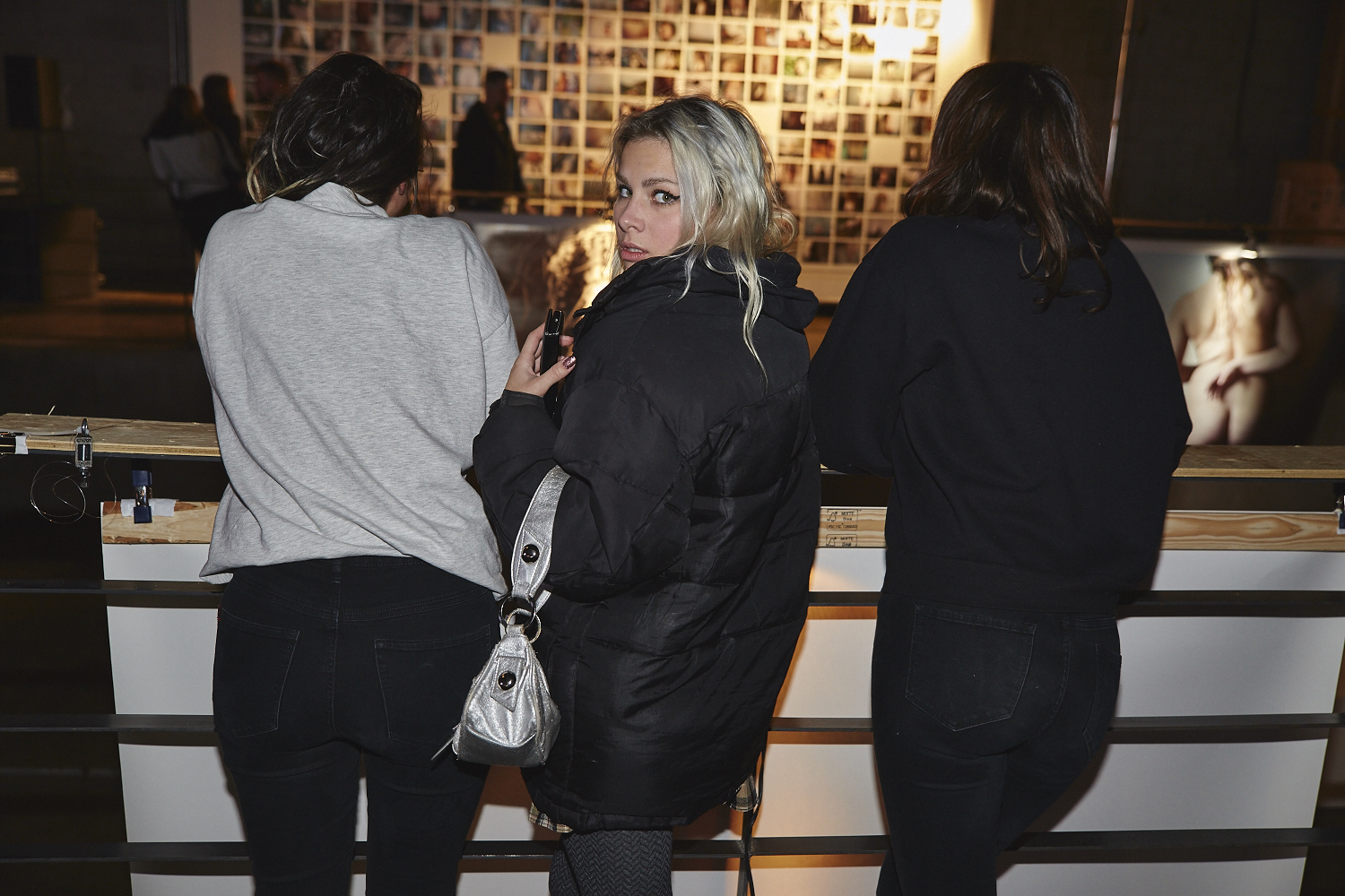 250 belles paires de fesses rassemblées à l'Arsenal hier soir!