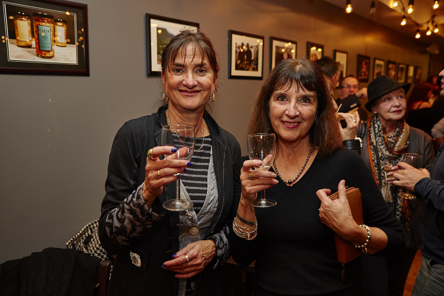 Soirée de lancement épicée et ensoleillée pour la sauce montréalaise KIPIK