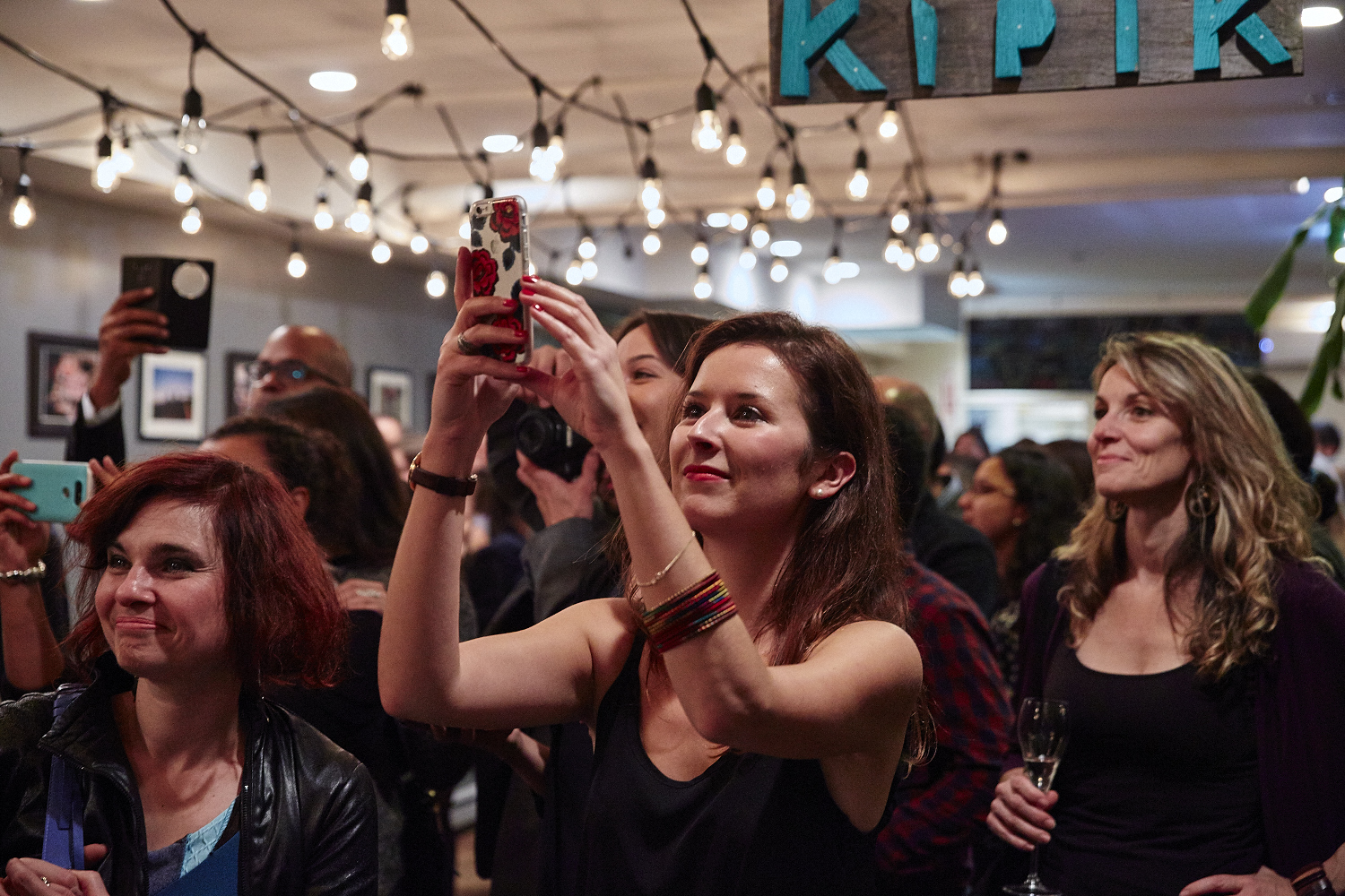 Soirée de lancement épicée et ensoleillée pour la sauce montréalaise KIPIK