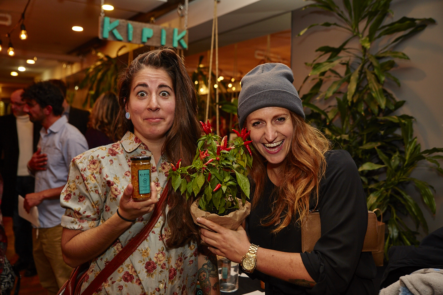 Soirée de lancement épicée et ensoleillée pour la sauce montréalaise KIPIK