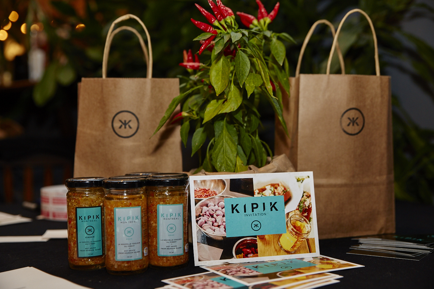 Soirée de lancement épicée et ensoleillée pour la sauce montréalaise KIPIK