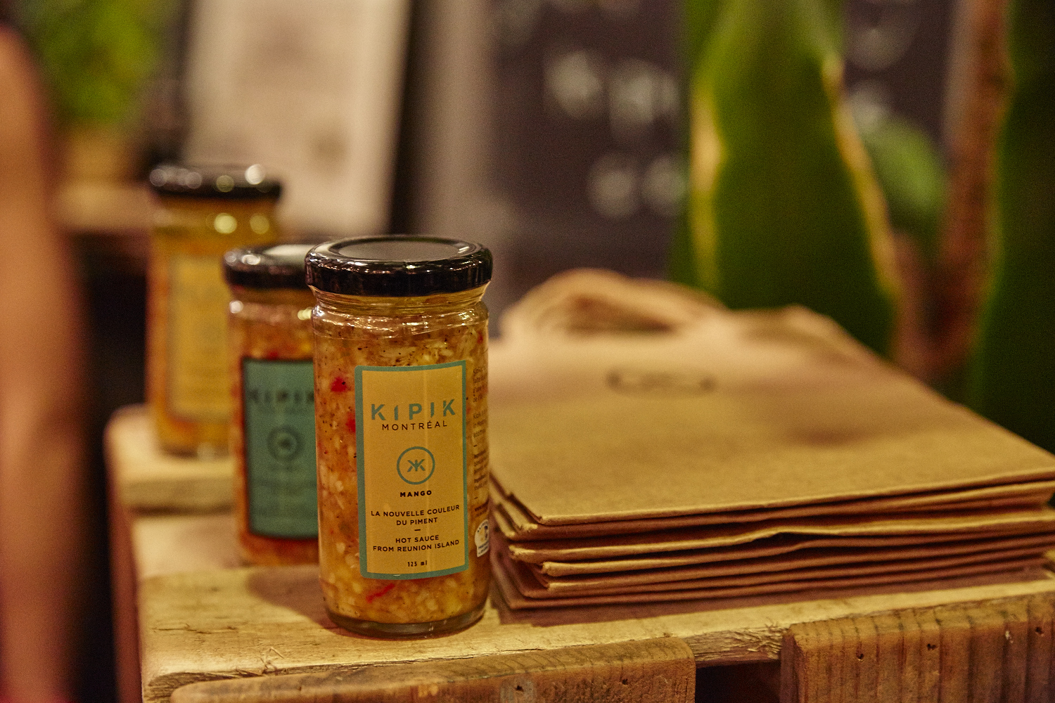 Soirée de lancement épicée et ensoleillée pour la sauce montréalaise KIPIK