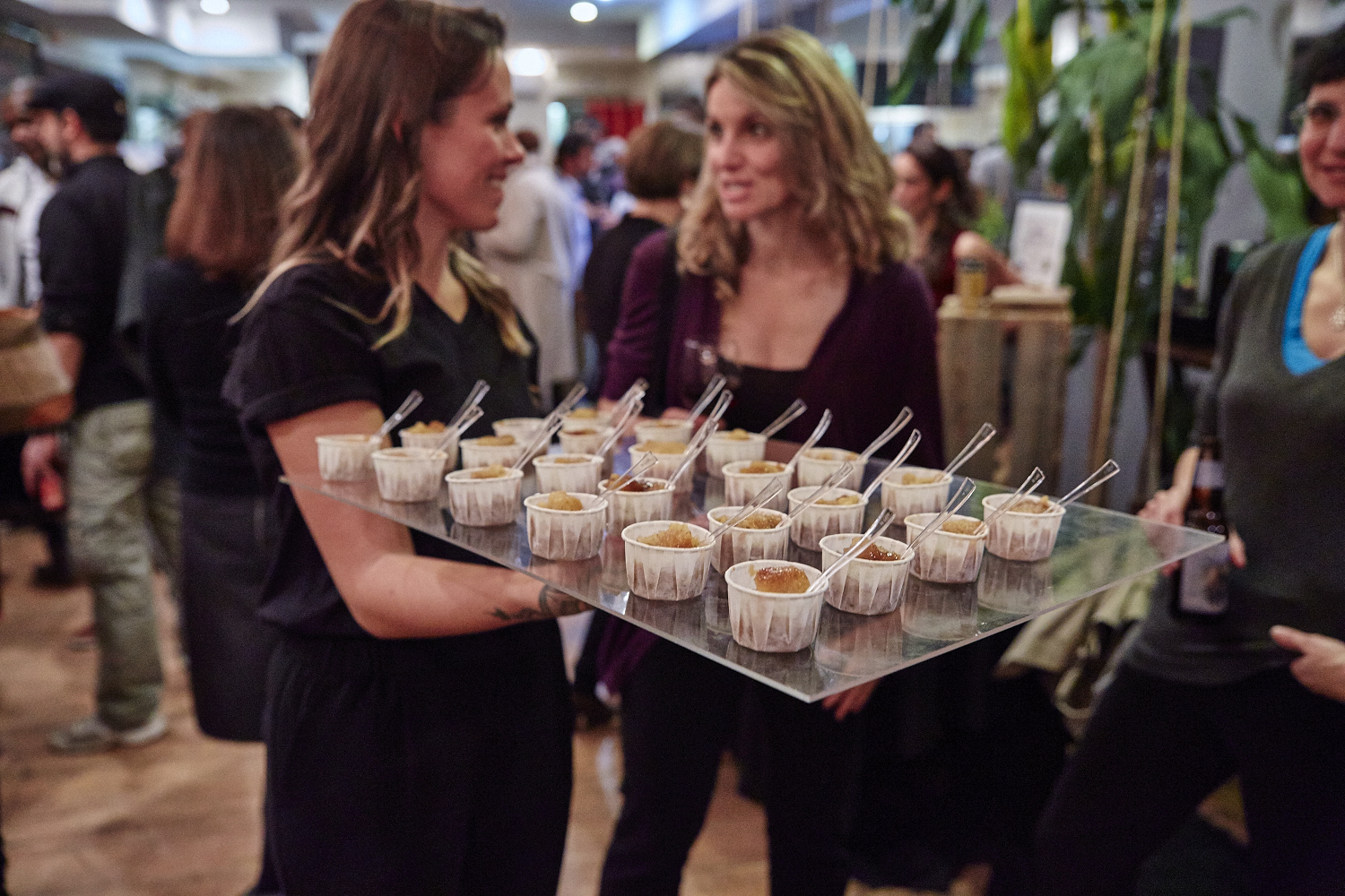 Soirée de lancement épicée et ensoleillée pour la sauce montréalaise KIPIK