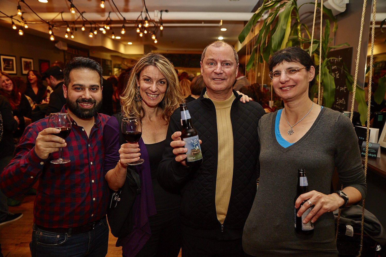 Soirée de lancement épicée et ensoleillée pour la sauce montréalaise KIPIK