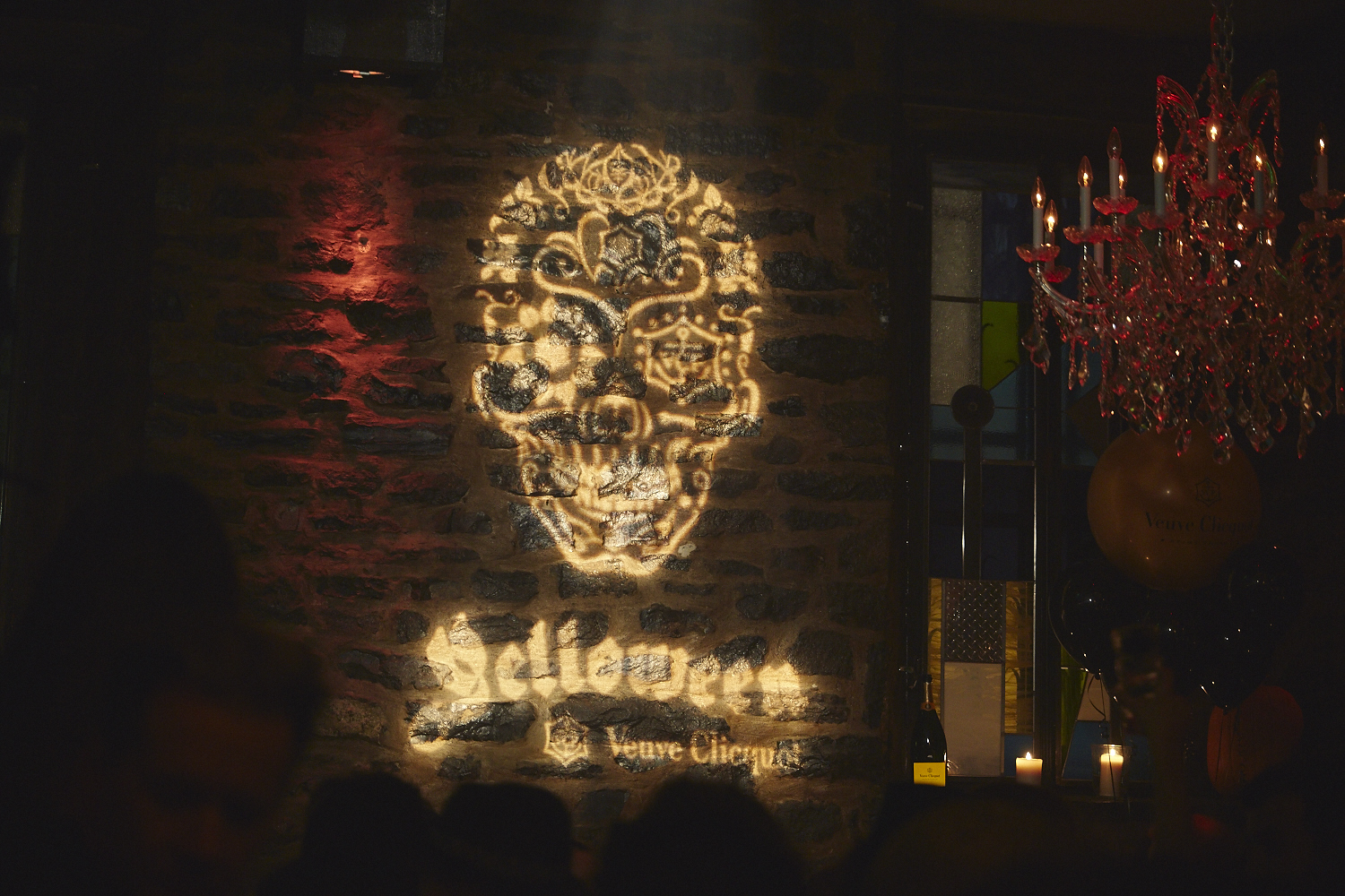 Une soirée très sexy pour l'Halloween à l'Auberge Saint-Gabriel hier soir